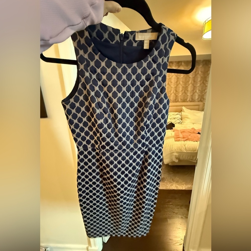 Elegant Banana Republic Navy and cream Sleeveless Dress - Picture 6 of 7